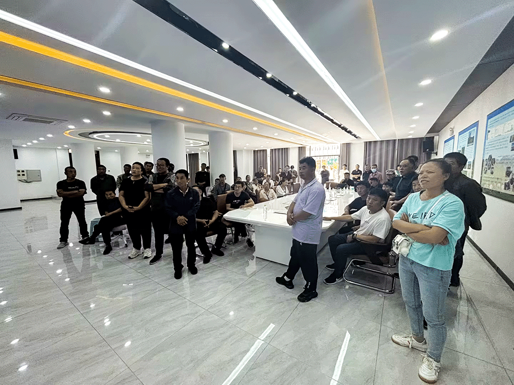 巴林左旗防疫员参观巴林右旗防疫大数据中心 2.gif