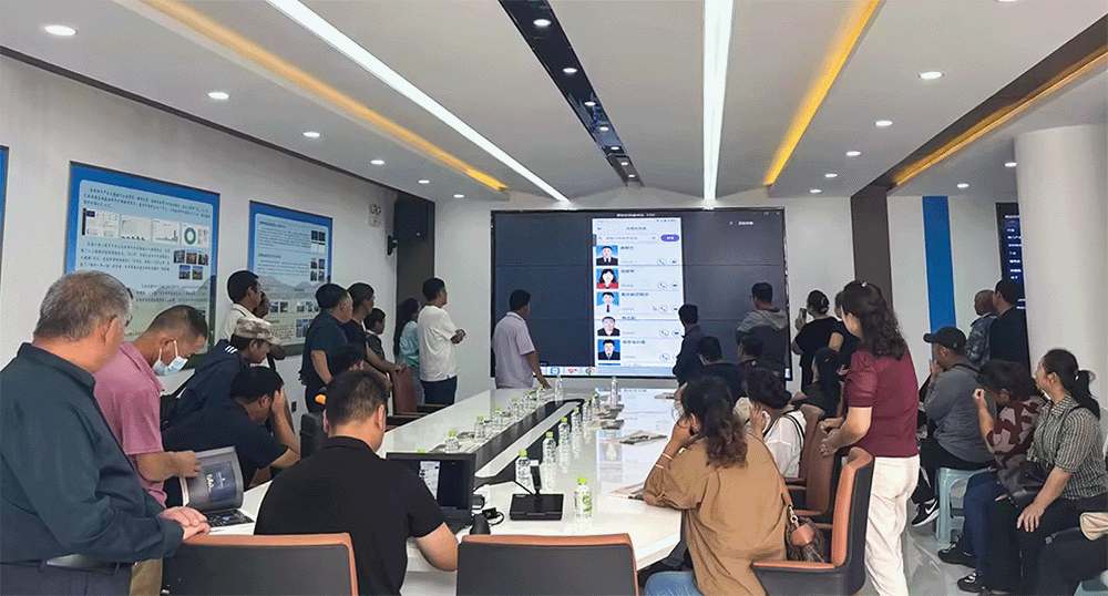 巴林左旗防疫员参观巴林右旗防疫大数据中心 1.gif